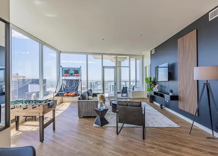 Luxury 28th Floor High Rise, Gym, Parking, Pool, Golf * Phoenix