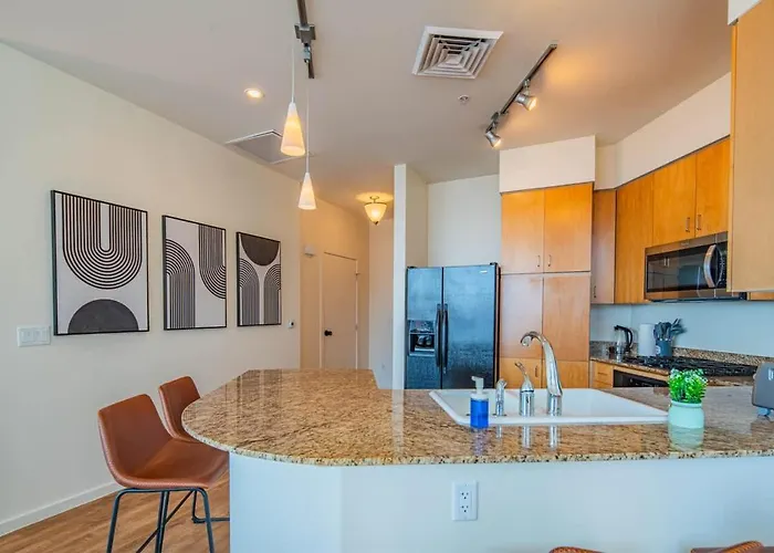 Luxury 28th Floor High Rise, Gym, Parking, Pool, Golf Apartamento