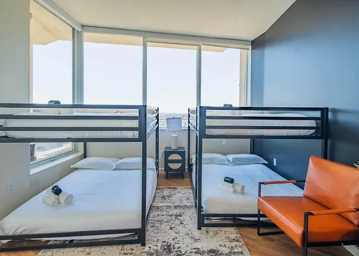 Luxury 28th Floor High Rise, Gym, Parking, Pool, Golf *
