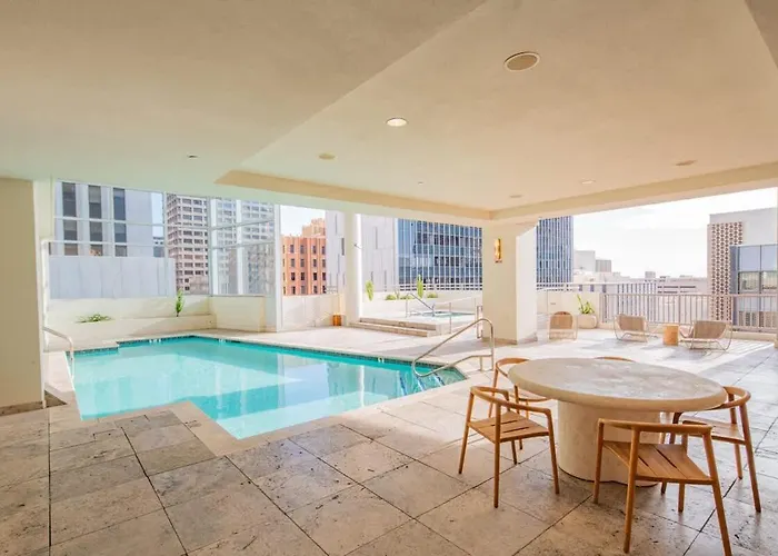 Luxury 28th Floor High Rise, Gym, Parking, Pool, Golf Phoenix
