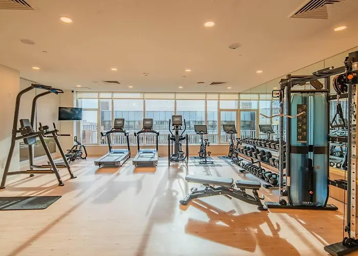 Luxury 28th Floor High Rise, Gym, Parking, Pool, Golf Phoenix