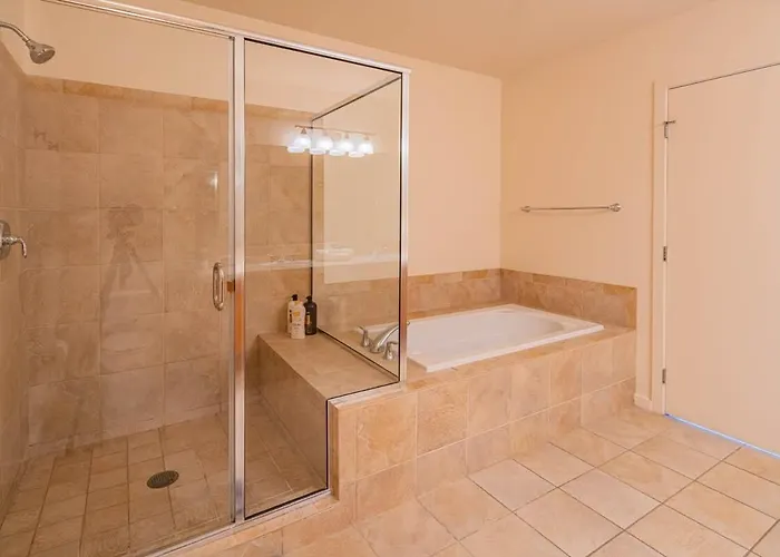 Luxury 28th Floor High Rise, Gym, Parking, Pool, Golf Apartamento *