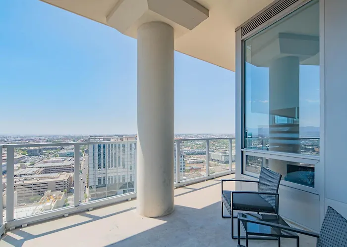 Luxury 28th Floor High Rise, Gym, Parking, Pool, Golf Apartamento